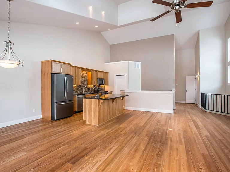 761 Aspen Grove St — Photo 2