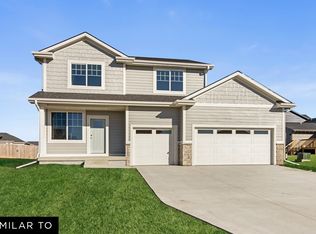 2720 SE Florence Dr, Waukee, IA 50263