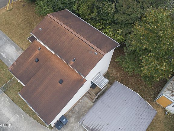 4th image of 1708 NE Albert Ave