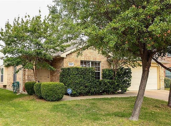 3rd image of 2807 Brookhurst Dr