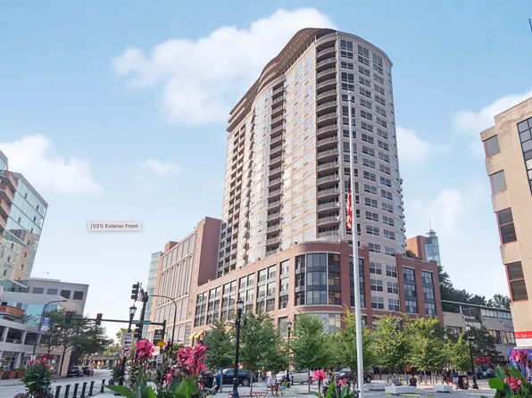 807 Davis St Unit 1804, Evanston, IL 60201