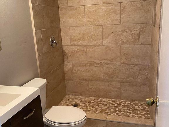 3rd image of 410 Wilma Circle