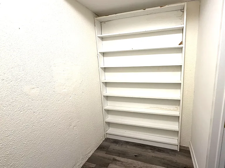 445 Harcourt Dr — Photo 15