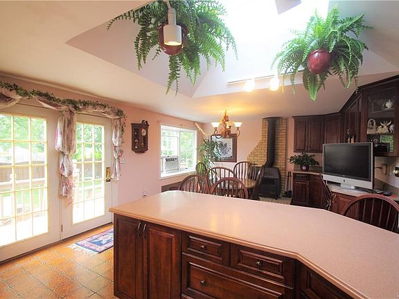 5th image of 1314 Peppertree Dr