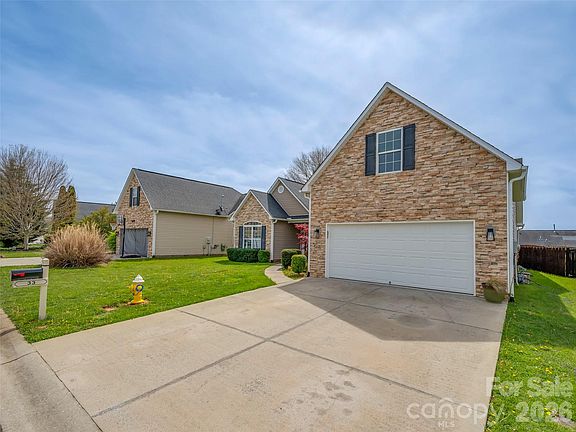 2nd image of 33 W Hiawassee Rd