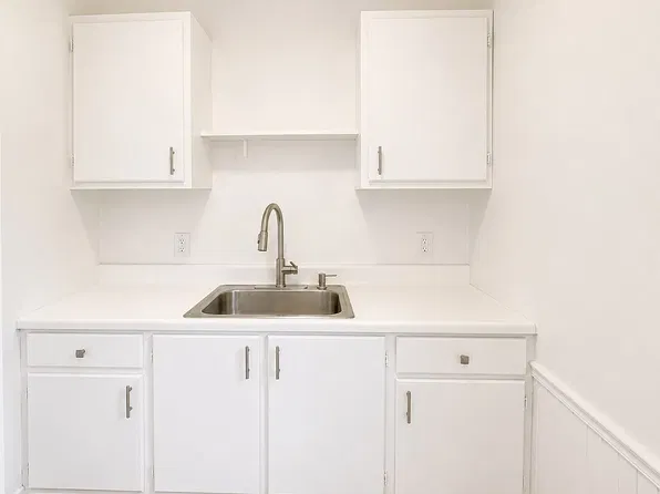 16 1/2 Caprera Rd, Worcester, MA 01604