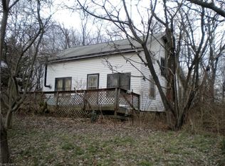 9046 Plank Rd, Montville, OH 44064