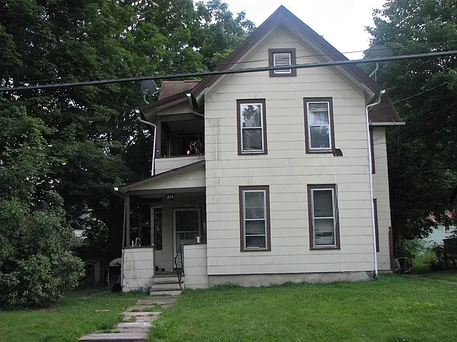 213 Franklin St photo 1