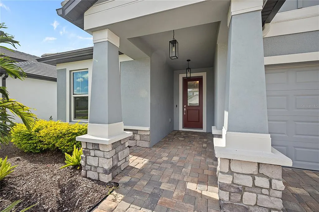 4 bed, 3.0 bath, 2195 sqft, $3,950 — Photo 4