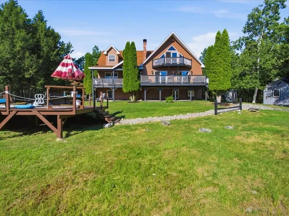 76 Daggett Drive, Raymond, ME 04071