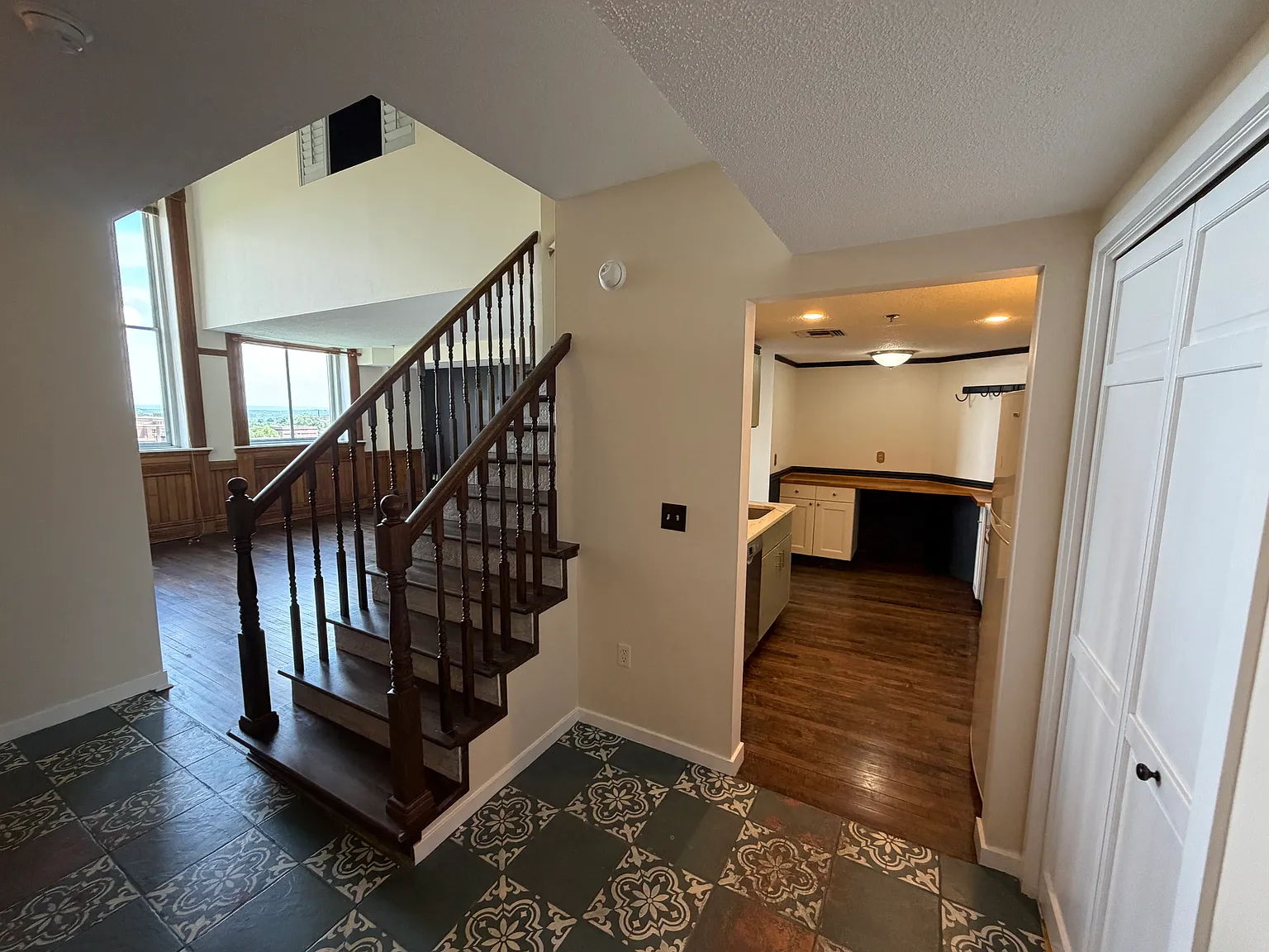 27 Hillside Pl — Photo 2