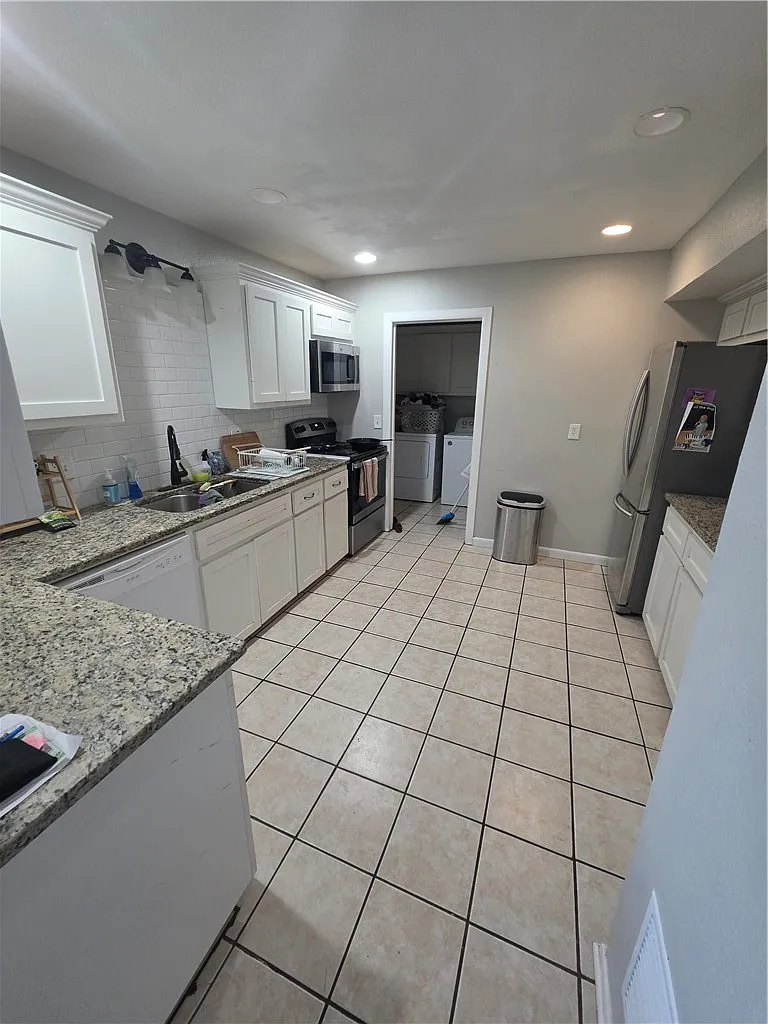 3 bed, 2.0 bath, 1971 sqft, $2,000 — Photo 4