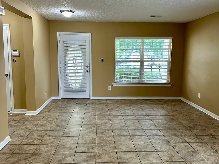 15313 Superior St — Photo 6
