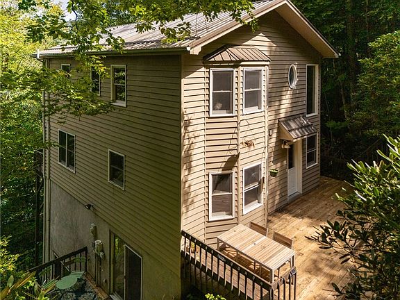 5th image of 556 Timberlane Drive