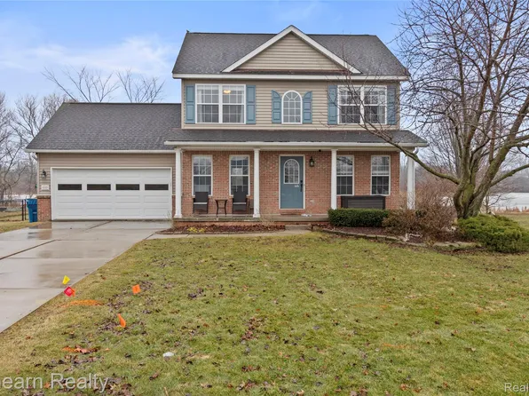 4335 Pondview Dr, Swartz Creek, MI 48473