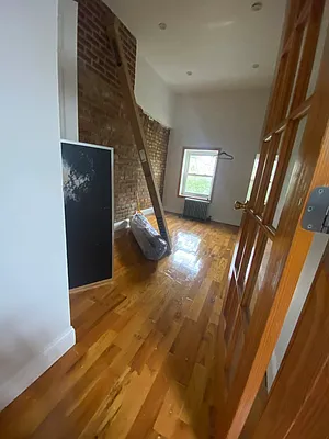 Rented by Delmark Realty LLC | media 10