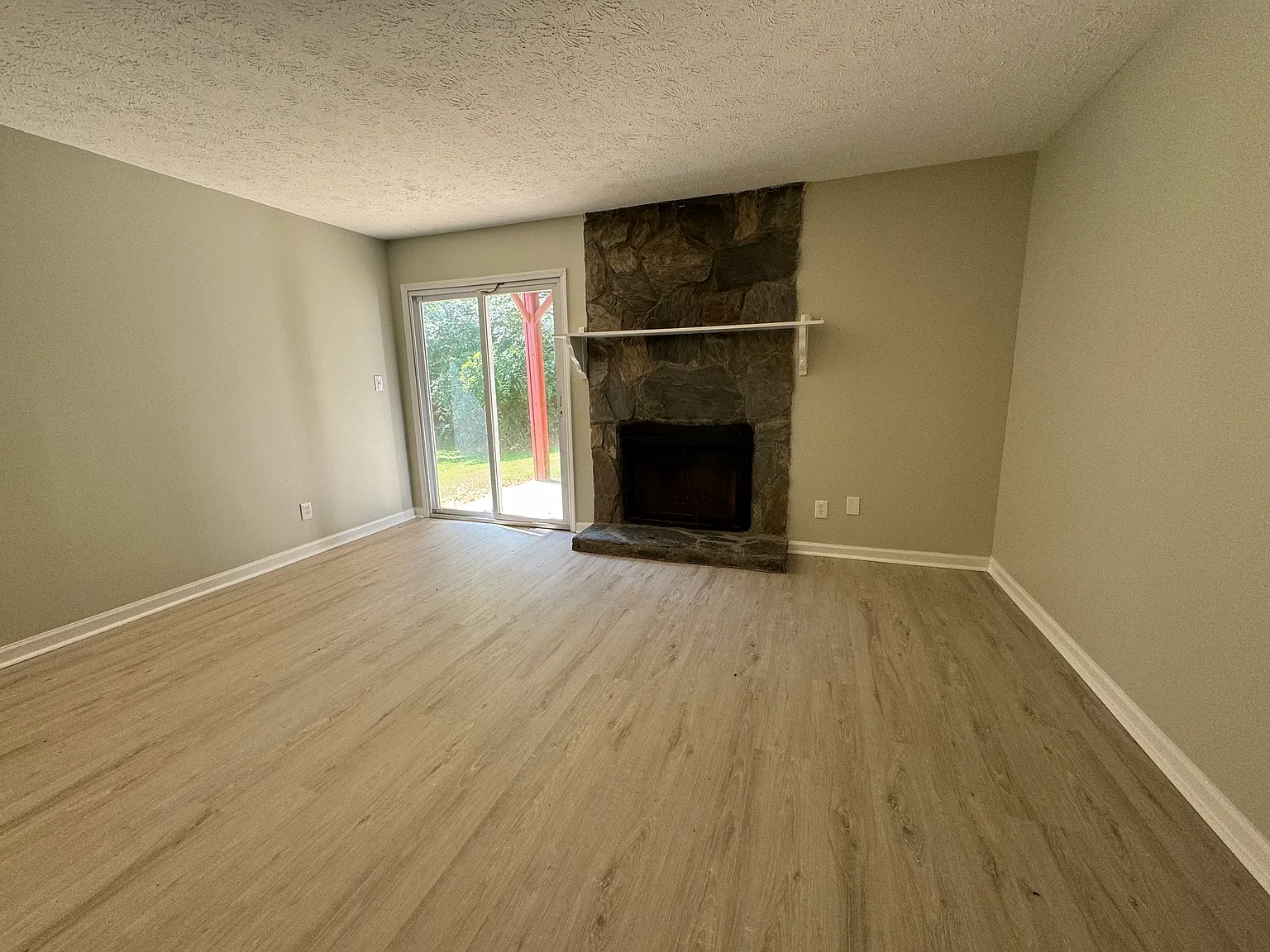 2 bed, 2.5 bath, 1264 sqft, $1,600 — Photo 1