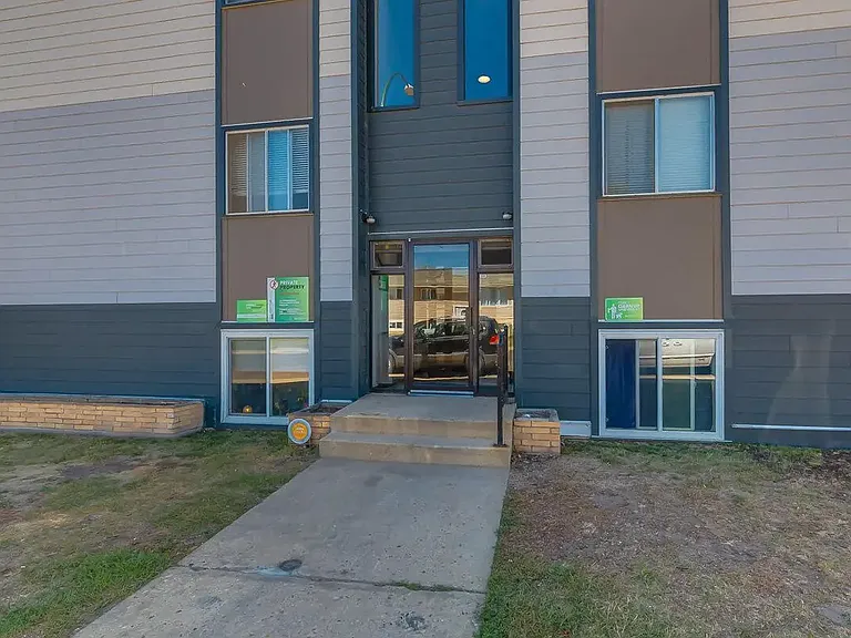42 Campbell Cres SE #102 — Photo 25