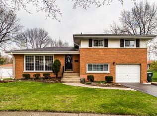 117 S Reuter Dr, Arlington Heights, IL