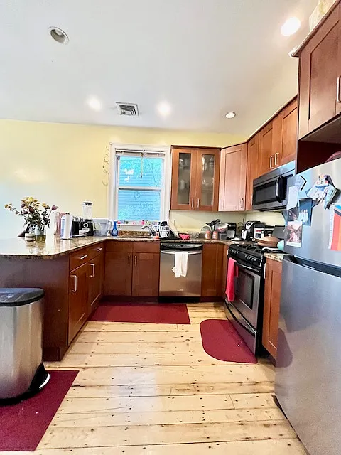 4 bed, 9999 sqft, $7,000 — Photo 3