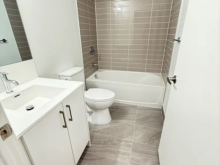 4010 Eglinton Ave W #912 — Photo 5