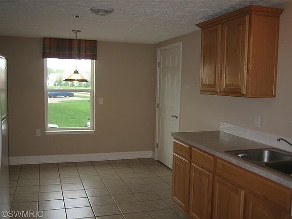 4th image of 6119 E Fieldstone Hills Dr SE Unit 2