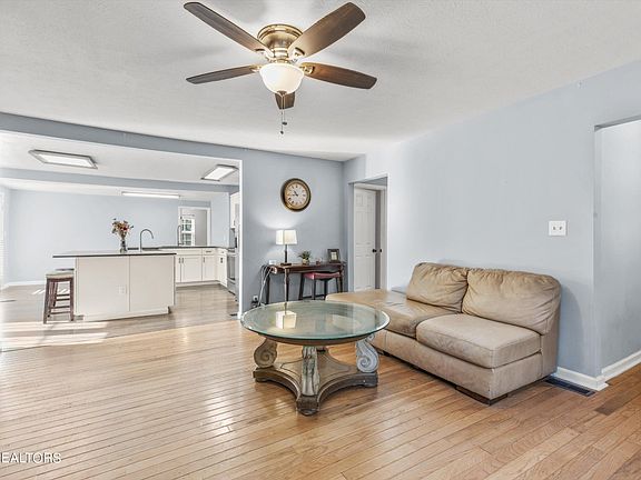 5th image of 3408 Fountain Park Blvd