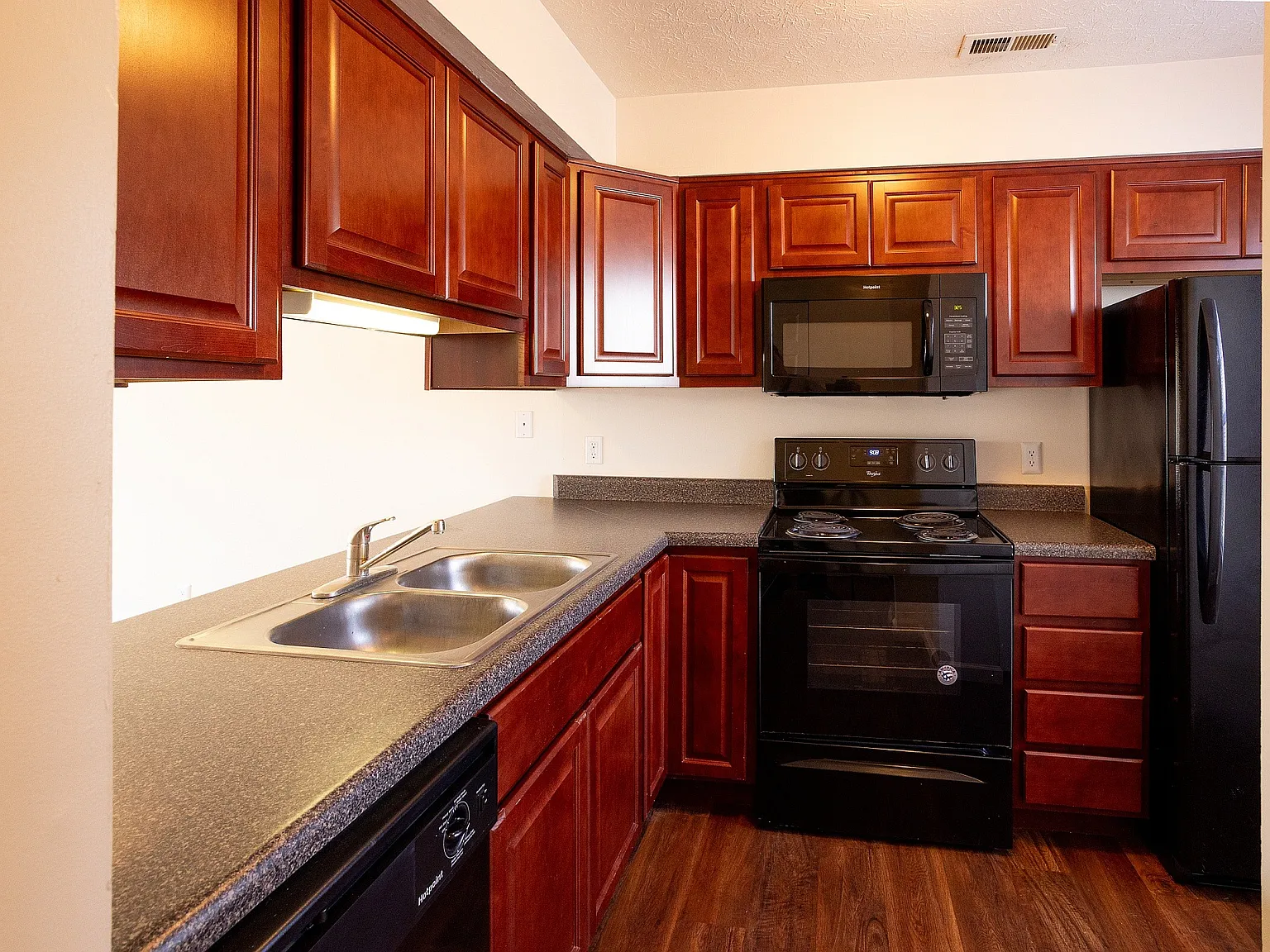 Burberry Place Apartments — Photo 2
