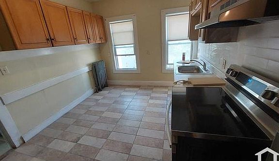 3rd image of 3 Goddard Rd APT 3
