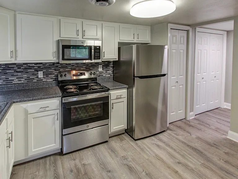 Hollandale Apartments — Photo 20