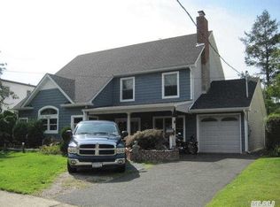 585 Dover Rd, Oceanside, NY 11572