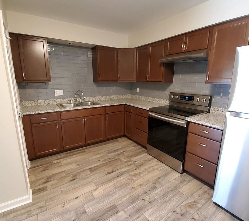 1st image of 208 Flintridge Dr APT 11
