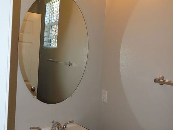 5th image of 41985 Davenport Way #D