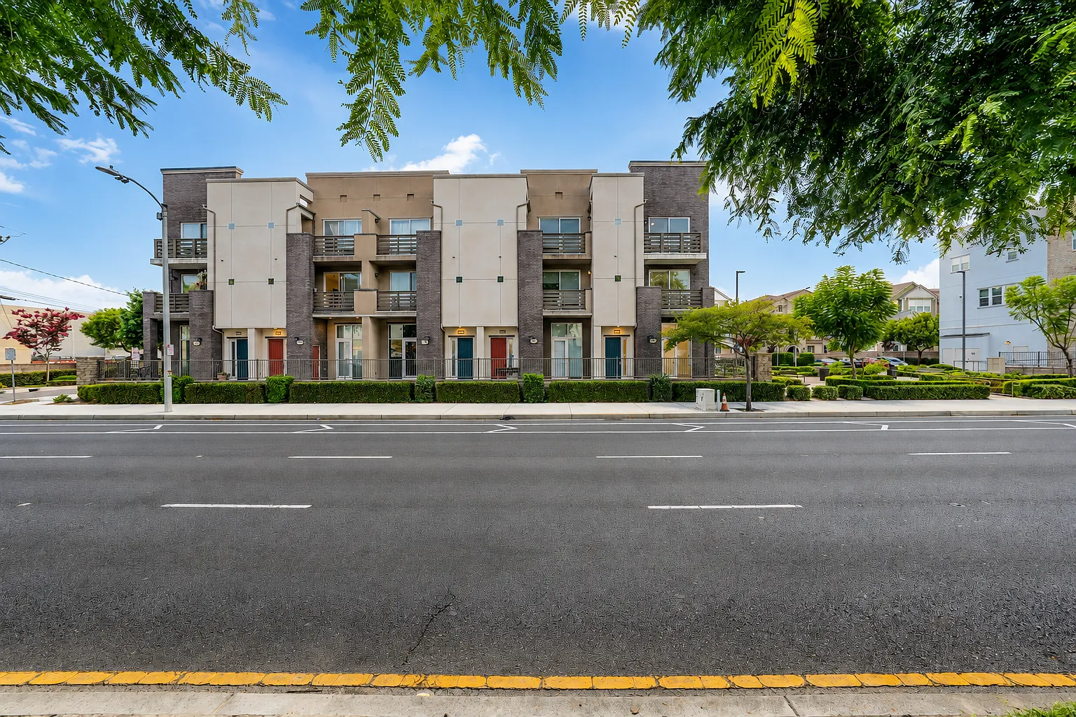 4 bed, 2195 sqft, $4,650 — Photo 1