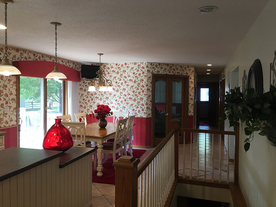 1st image of 819 Mary Ave N