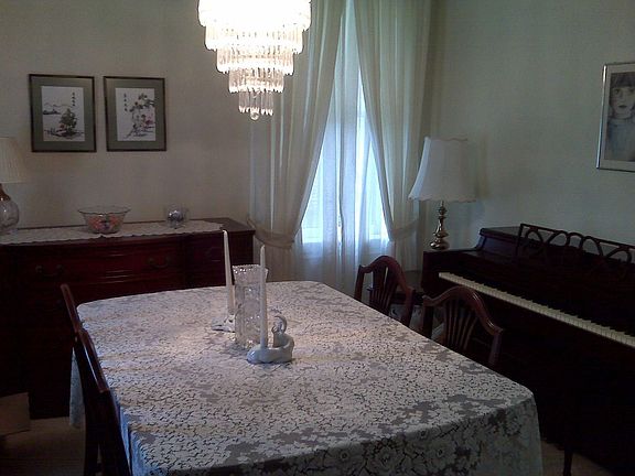 HUGE DININGROOM