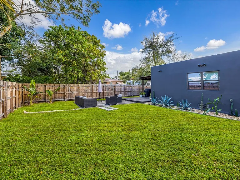 5612 NW 11th Ave — Photo 35