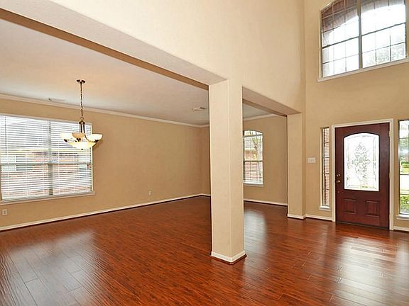 Front Opens To Dining Room With Columns