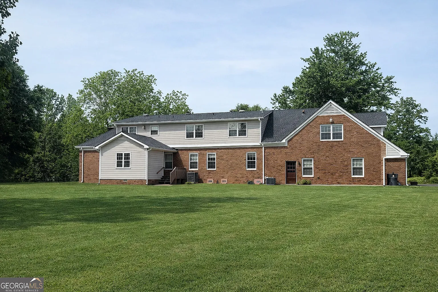 5 bed, 5700 sqft, $3,800 — Photo 2