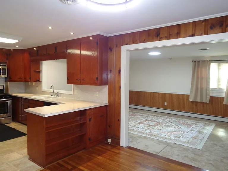 1302 Miller St — Photo 10
