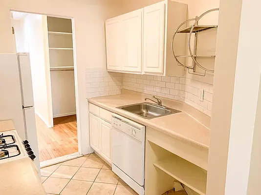 Rented by Tolmas Corporation | media 11