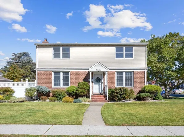 526 Ardsley Boulevard, Garden City South, NY 11530
