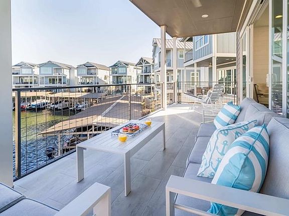 4th image of 112 Marina Bluff