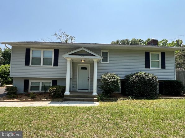 311 Oakridge Dr