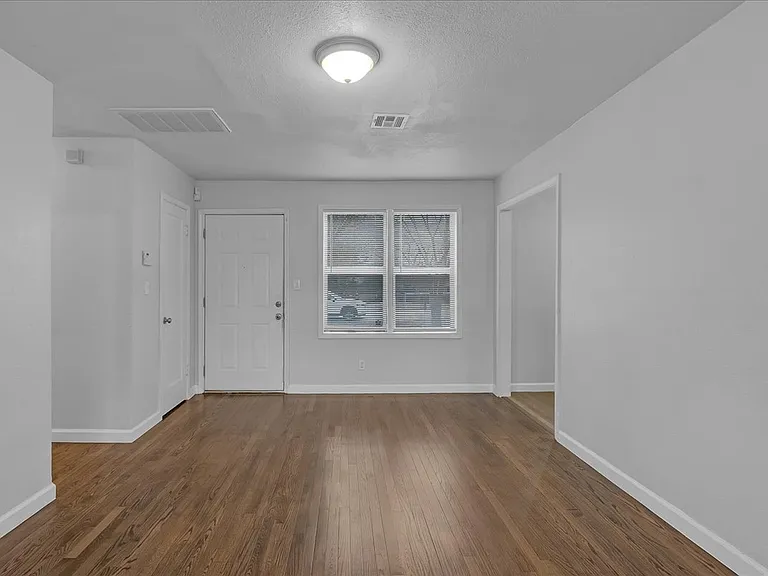 1439 N Olympia Ave — Photo 10