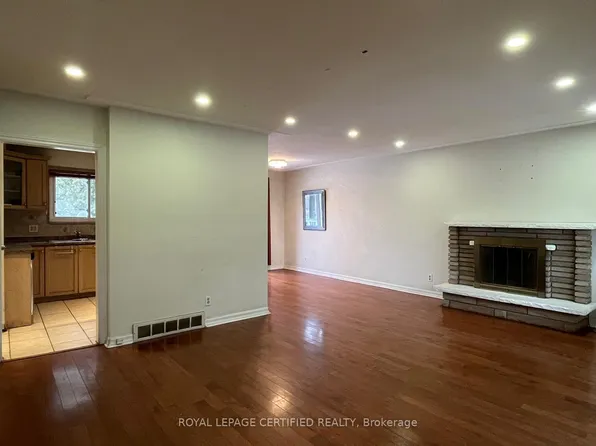 818 Garth St, Hamilton, ON L9C 4K5