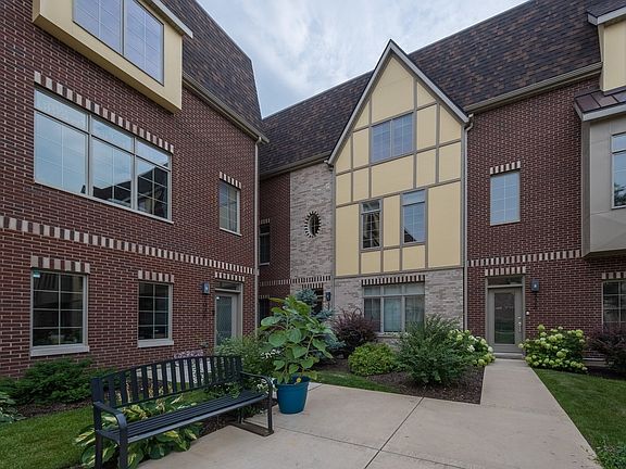 2nd image of 328 Pennsylvania Way