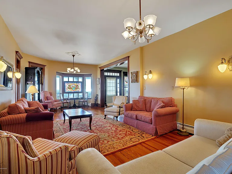 19 Ocean Ave — Photo 14