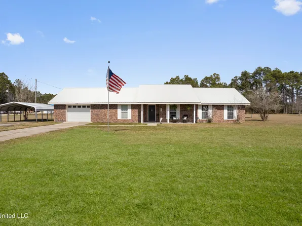 608 Hogan St, Waveland, MS 39576