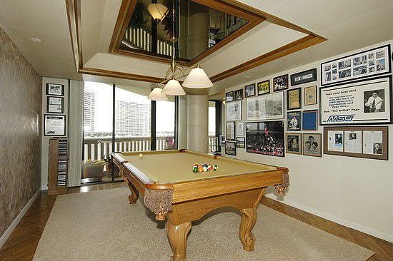 DEN DINNING AREA